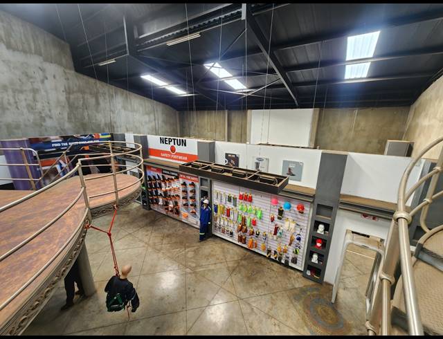 7,726M² WAREHOUSE FOR SALE IN MEADOWDALE